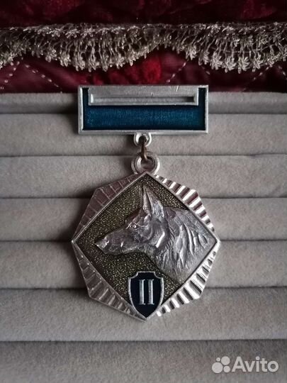 Нагрудные военные значки и медали. СССР