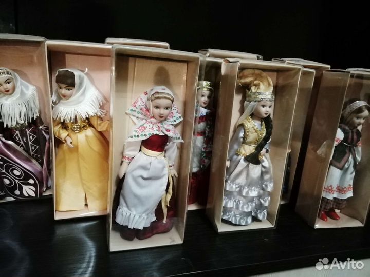 Фарфоровые куклы народов мира