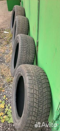 Bridgestone Blizzak DM-V1 235/60 R17