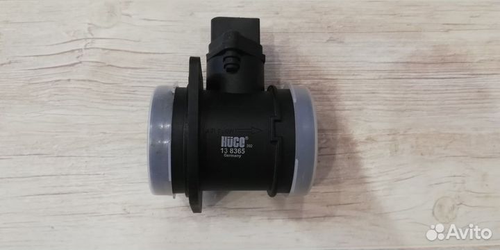 Датчик массового расхода воздуха Huko 13 8365