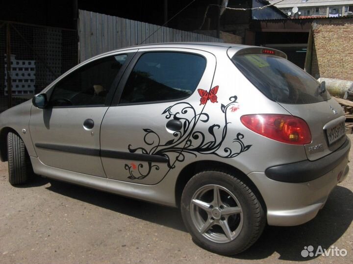 Изготовление наклеек на заказ