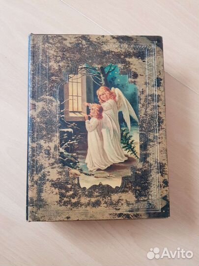 Шкатулка в виде книги новая