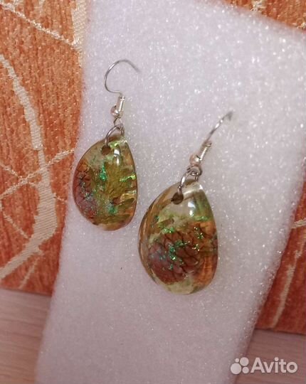 Серьги из мини шишек и веточки туи