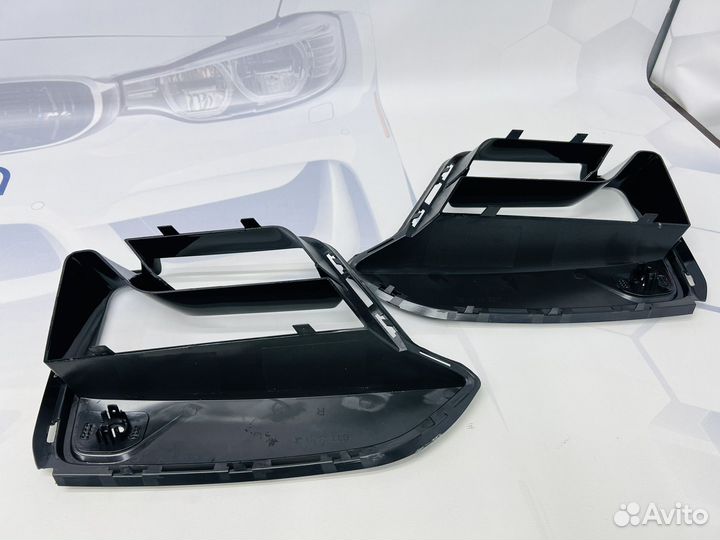 Боковые решетки бампера BMW G30 В Стиле F90 Глянец