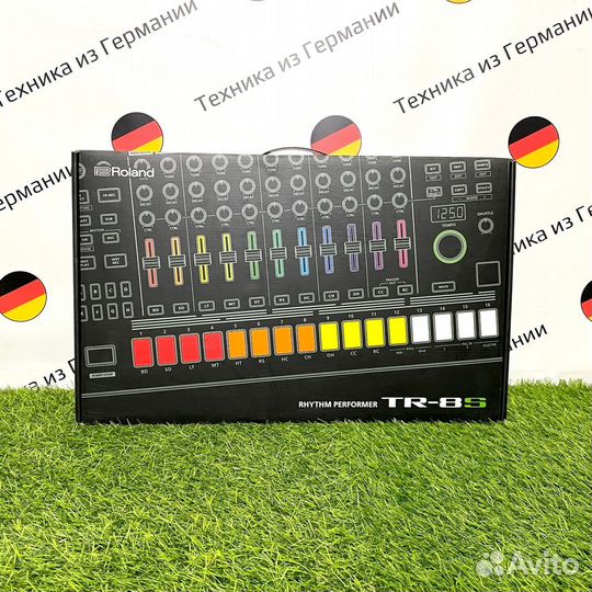 Драм-машина Roland TR-8S
