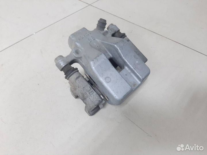 Суппорт задний правый Toyota Camry V50 2011-2017