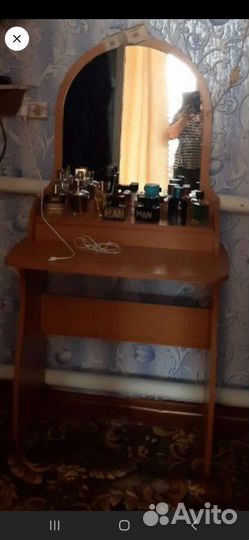 Туалетный столик с зеркалом бу