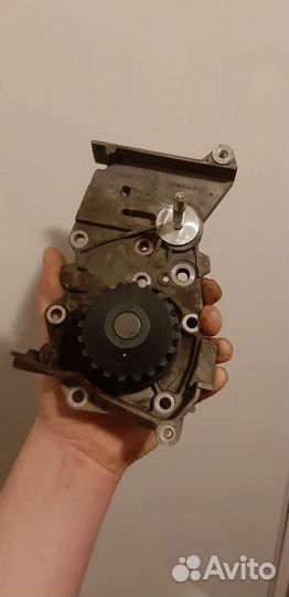 Помпа на renault logan