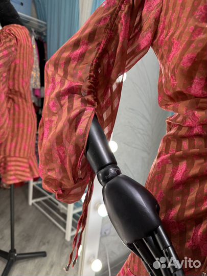 Ноаое платье со сборками