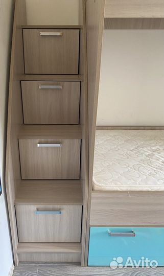 Двухярусная кровать