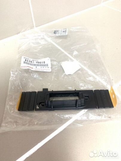 Кронштейн форсунки омывателя фары Lexus Rx350