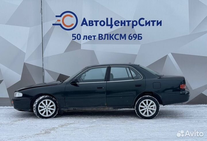 Toyota Camry 2.2 AT, 1994, битый, 330 000 км