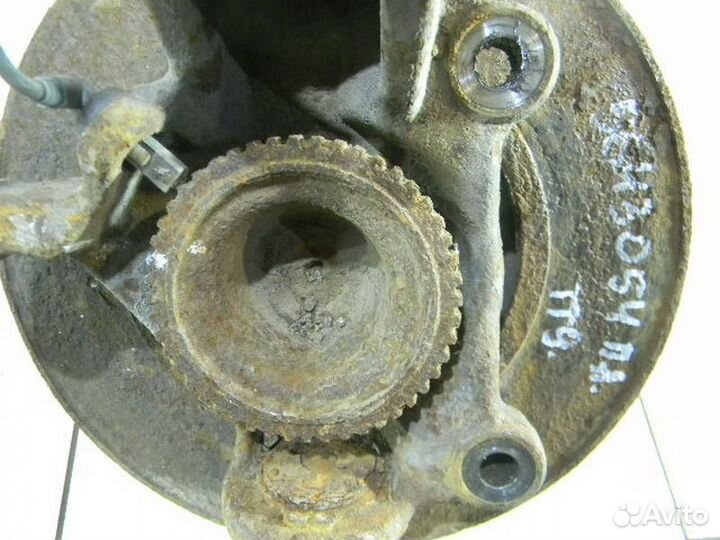 Кулак передний левый Форд