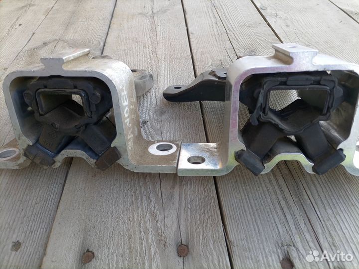 Подушка двигателя renault logan