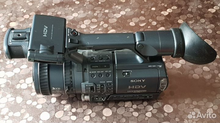 Продаю большую видеокамеру Sony HDR-FX1E