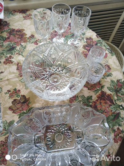 Хрустальные фужеры, вазы-салатники,2 кружечки