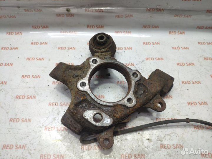 Кулак задний правый Mitsubishi Pajero 3 V78W 4M41