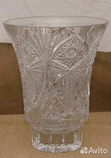 Большая хрустальная ваза для цветов