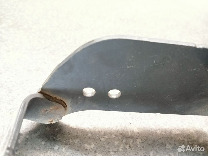 Кронштейн звукового сигнала на бампере scania P340