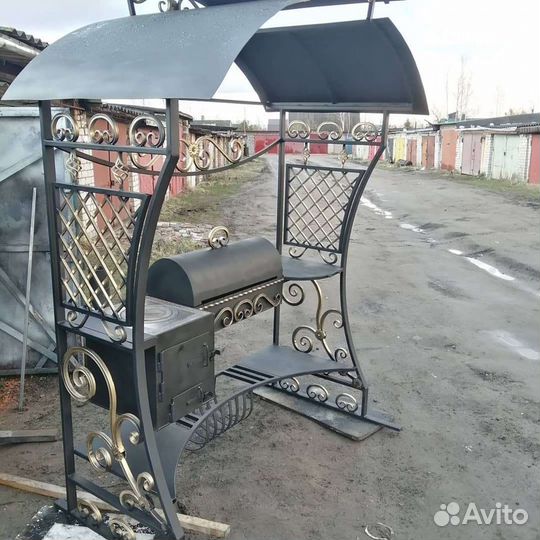 Мангал с крышей
