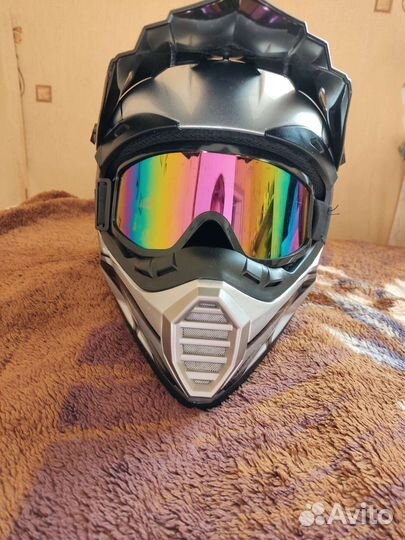 Кроссовый шлем