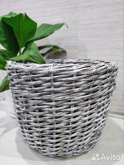 Кашпо из искусственного ротанга