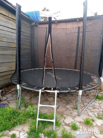 Батут с защитной сеткой