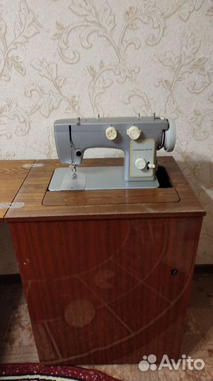 Швейная машинка чайка 142м бу