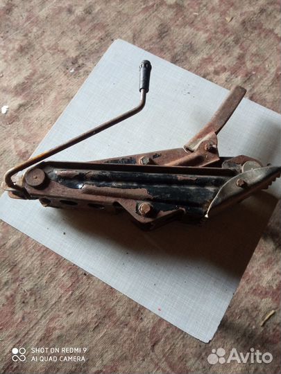 Домкрат винтовой