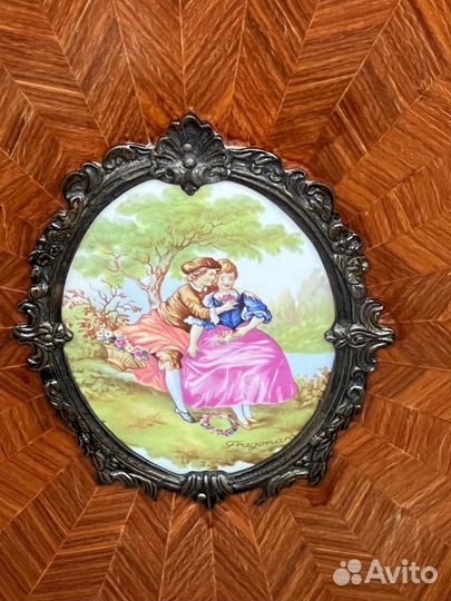 Комод с фарфоровыми вставками Людовик XVI