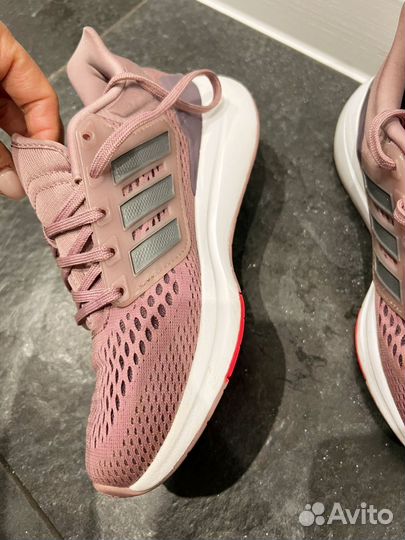 Кроссовки на девочку размер 36