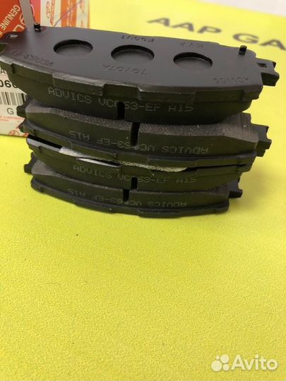 Колодки тормозные передние Toyota Prius ZVW30