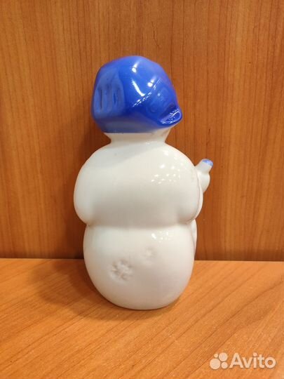 Статуэтка Снеговик хоккеист Известия
