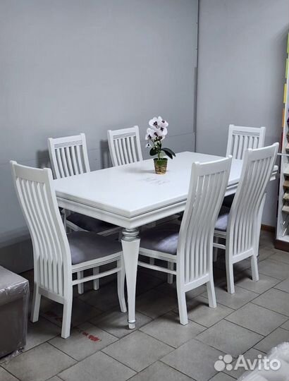 Столы и стулья