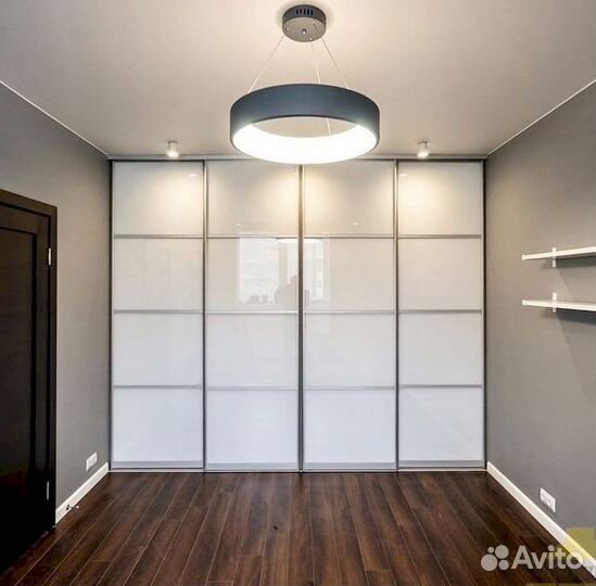 Книжный шкаф