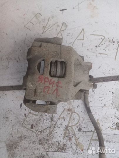 Суппорт передний левый Toyota Yaris 2008