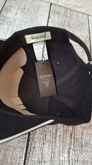 Кепка guess