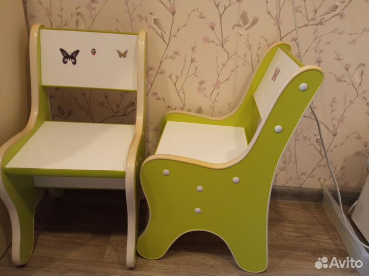 Детский столик и 2 стула. 
