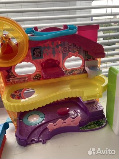 Игрушка дом Энчатималс с куклами