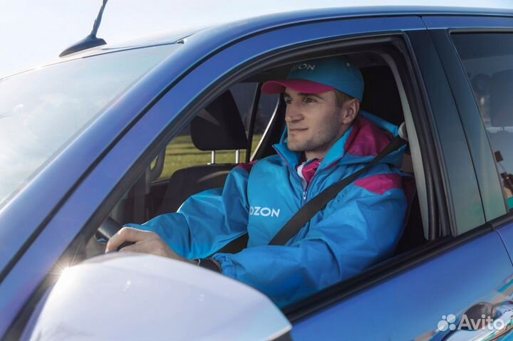 Водитель компании ozon на Ford Transit