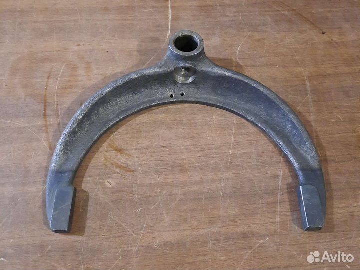 Вилка переключения кпп 2-й и 3-й передачи маз