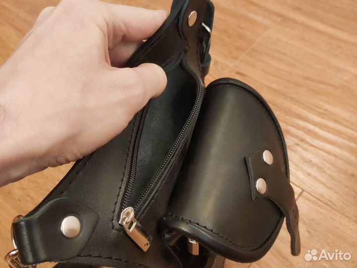 Сумка на бедро кожаная