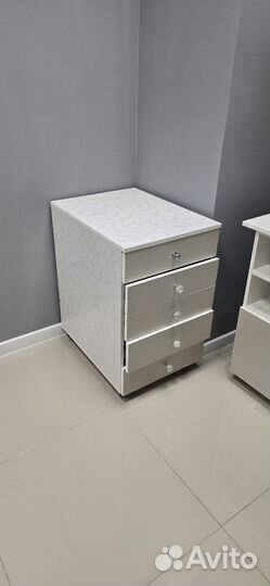 Маникюрный стол складной б/у