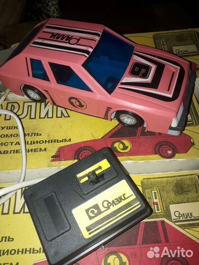 Игрушка автомобиль на дистанционном управлении