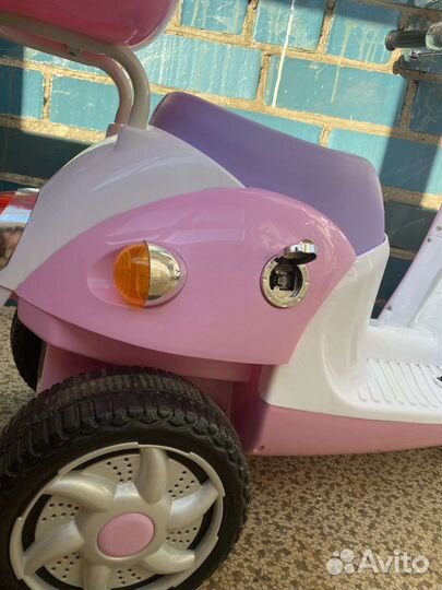 Трёхколёсный электромотороллер kreiss