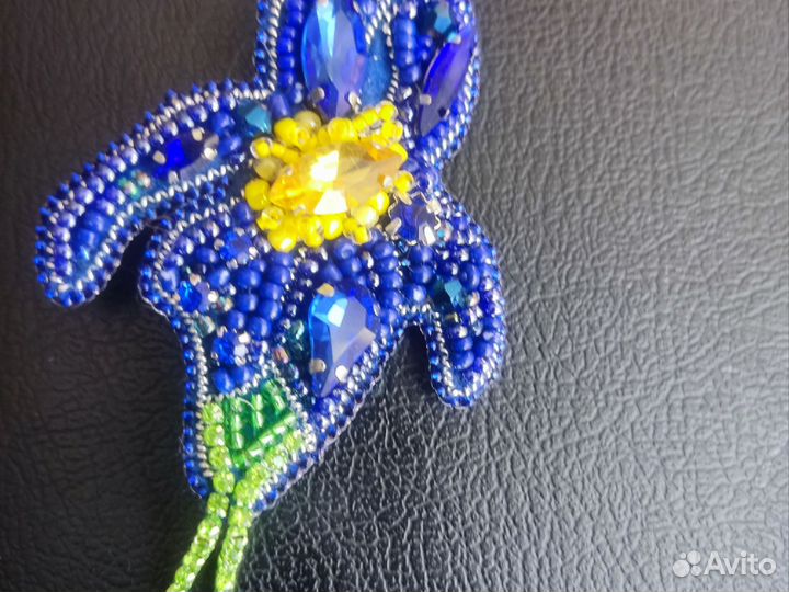 Брошь из бисера