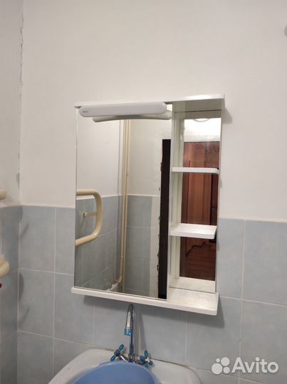 Полка для ванной с зеркалом бу