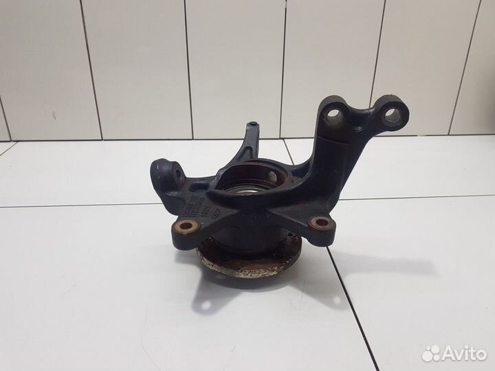 Кулак поворотный передний левый