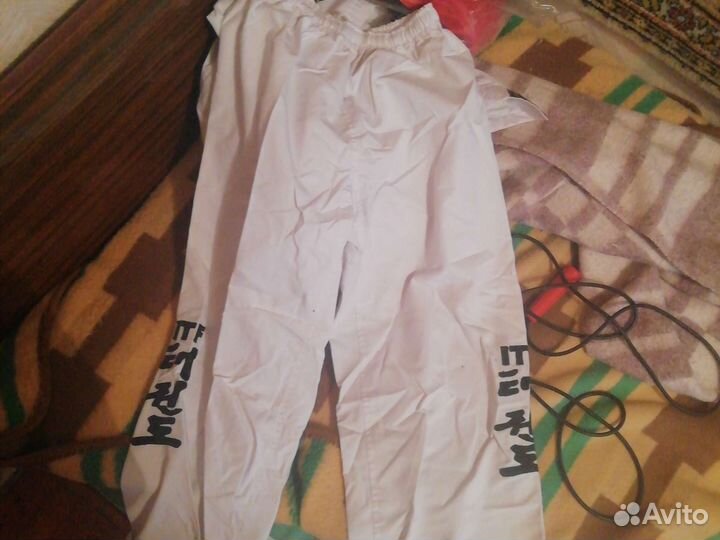 Комплект одежды для рукопашного боя и теквондо