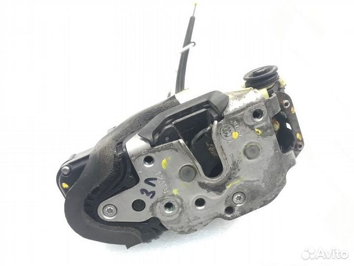 Замок двери задний левый Chevrolet Cruze хетчбек